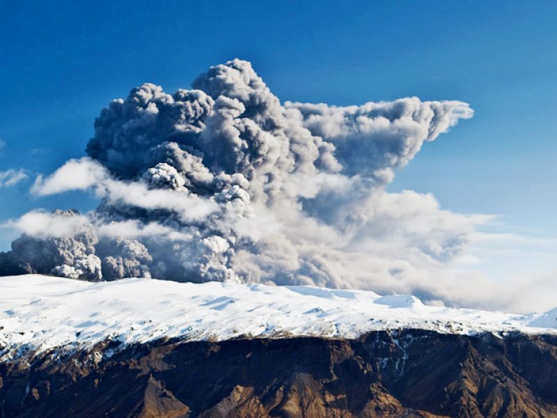 This image has an empty alt attribute; its file name is iceland-eyjafjallajokull-volcano-800x600-c-default.jpg